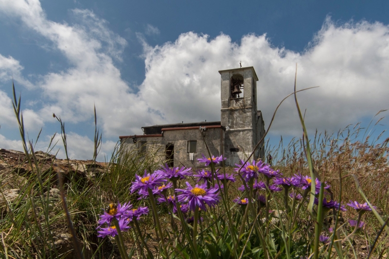 Voltaggio, arte sacra e montagne da cui si vede il mare